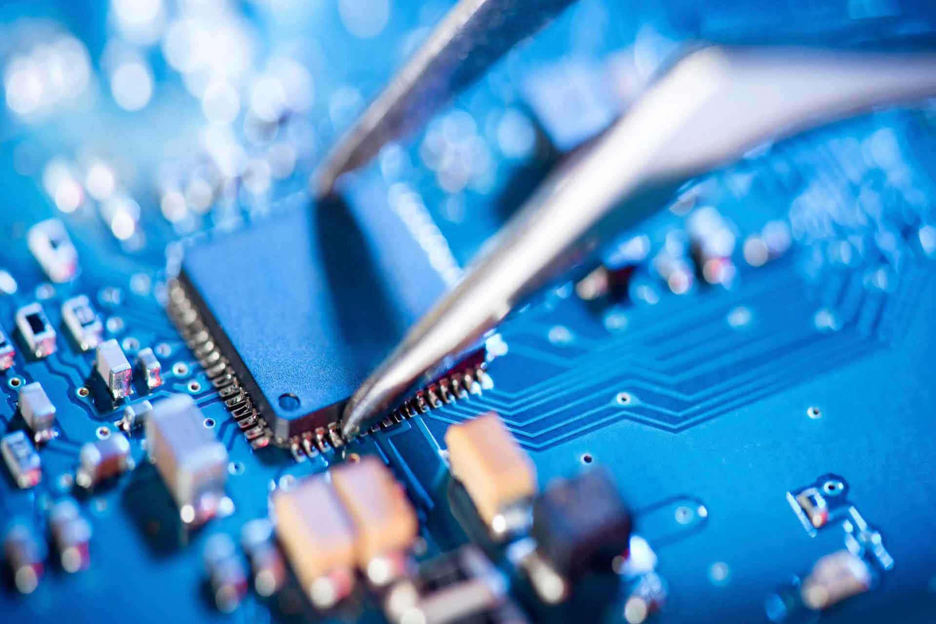 回天新材：2025年上半年电子电器业务销售收入同比增长2347%